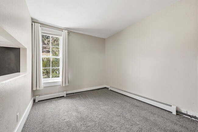 401 Rose St