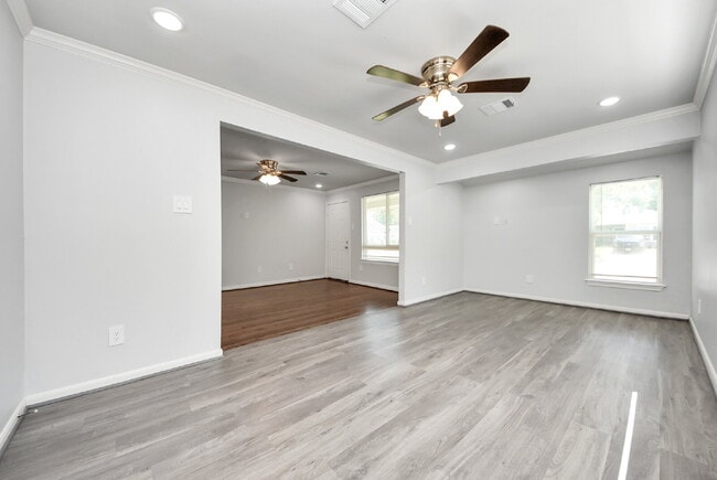 Photo - 5003 Enyart St