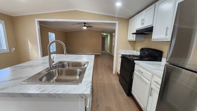 Building Photo - 13151 S Lee Shore Dr