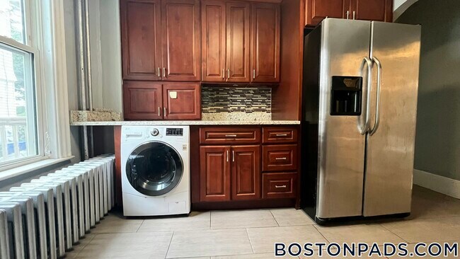 Photo - 66 University Rd Unit 1