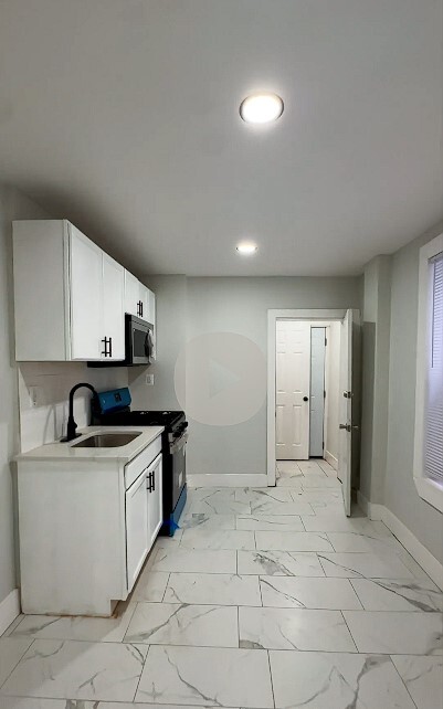 Photo - 1924 N Taylor St