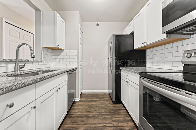 Building Photo - 3670 S John Hix Rd Unit 18