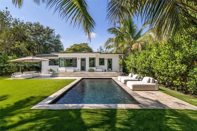 Building Photo - 373 NE 104th St