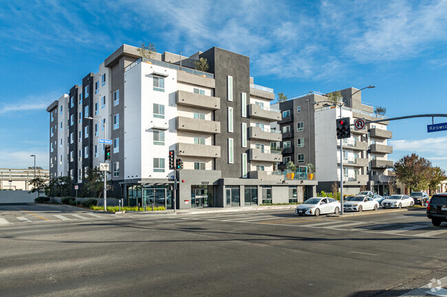 Building Photo - Moderno Axis Rental