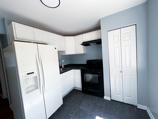 8536 N Broadway-8536 B