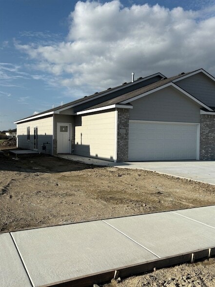 Building Photo - 12954 E Blake St Rental