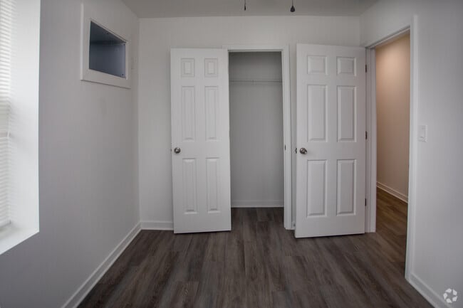 2BR,1BA-750SF