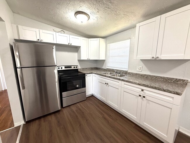 Photo - 910 25th St E Unit A