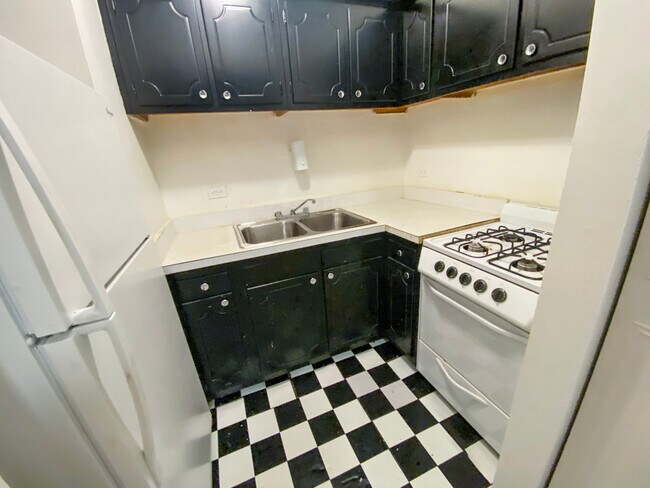 Photo - 516 W Melrose St Unit 405