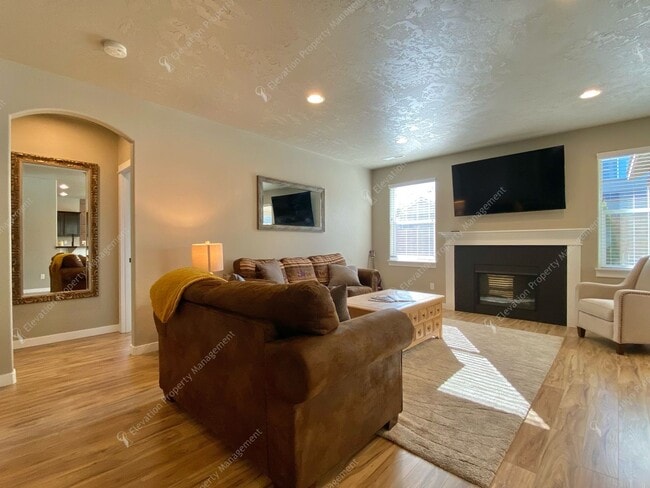 Photo - **UNFURNISHED**Beautiful Single-Level 3BR ...