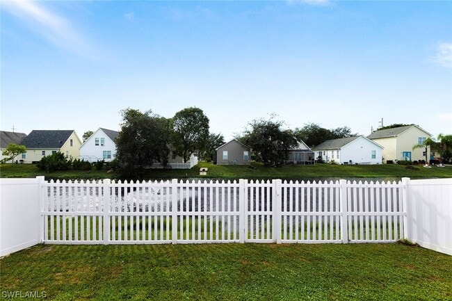 Photo - 406 Leawood Cir