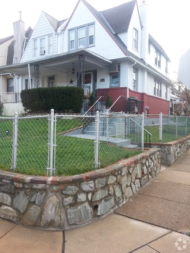 Building Photo - 162 E Essex Ave Unit N/A Rental