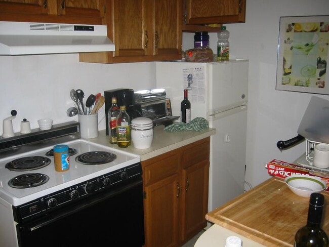 Building Photo - 27 Wait St Unit 1