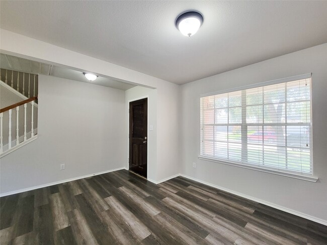 Photo - 5746 Roehampton Ct