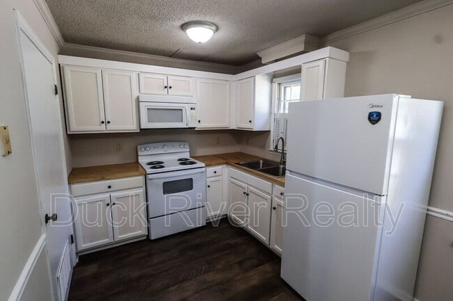 2213-A Country Club Ln.