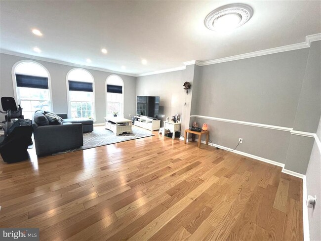 Photo - 4513 Monmouth St