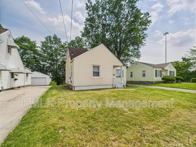 Photo - 636 Lurie Ave