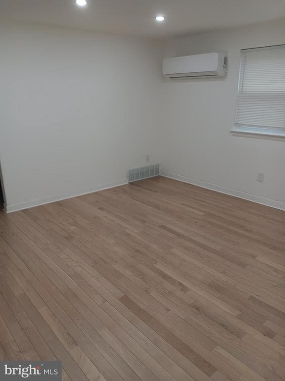 Photo - 3341 Mary St