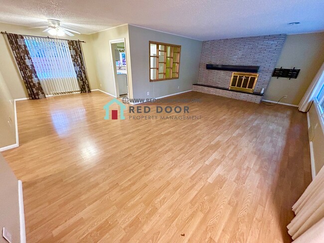 Building Photo - Charming 3 Bedroom, 2 Bath Home in a Beautiful Neighborhood