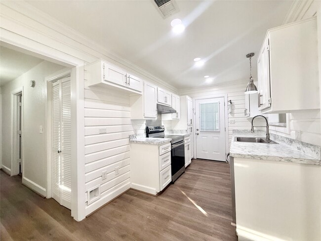 Photo - 137 Laurel St