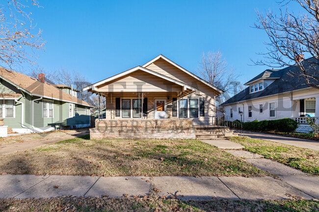 Building Photo - 806 N Faulkner St