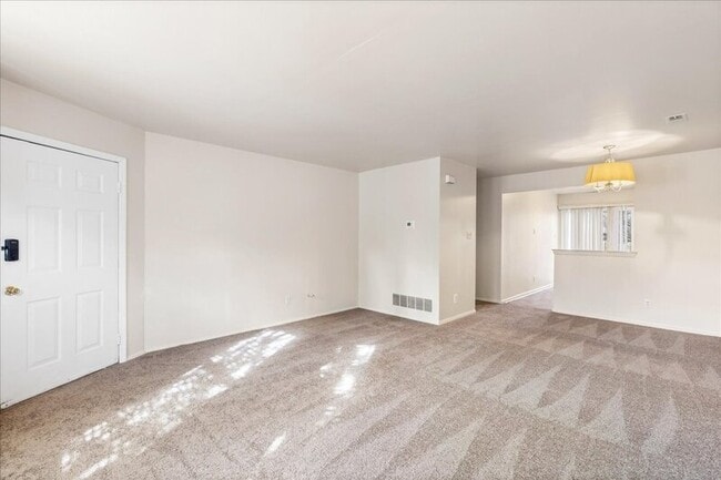 Photo - 13 Hamlet Ct