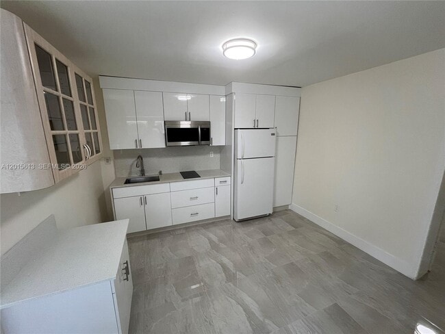 Building Photo - 9970 SW 14th Terrace Unit B