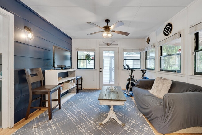 Building Photo - 409 Northclift Dr Unit ID1388442P