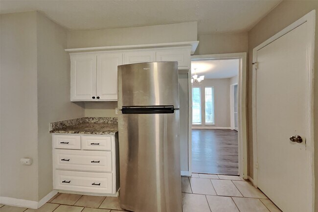 Photo - 8110 Renmark Ln
