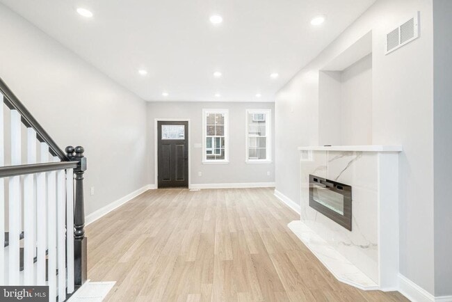 Photo - 2215 Cross St Townhome