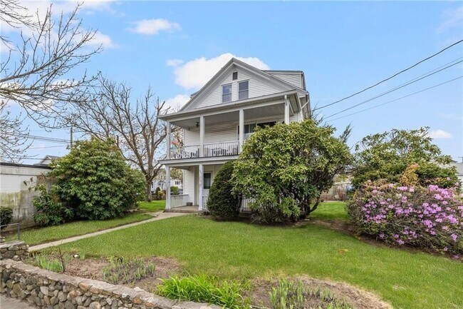 Photo - 1561 Cranston St