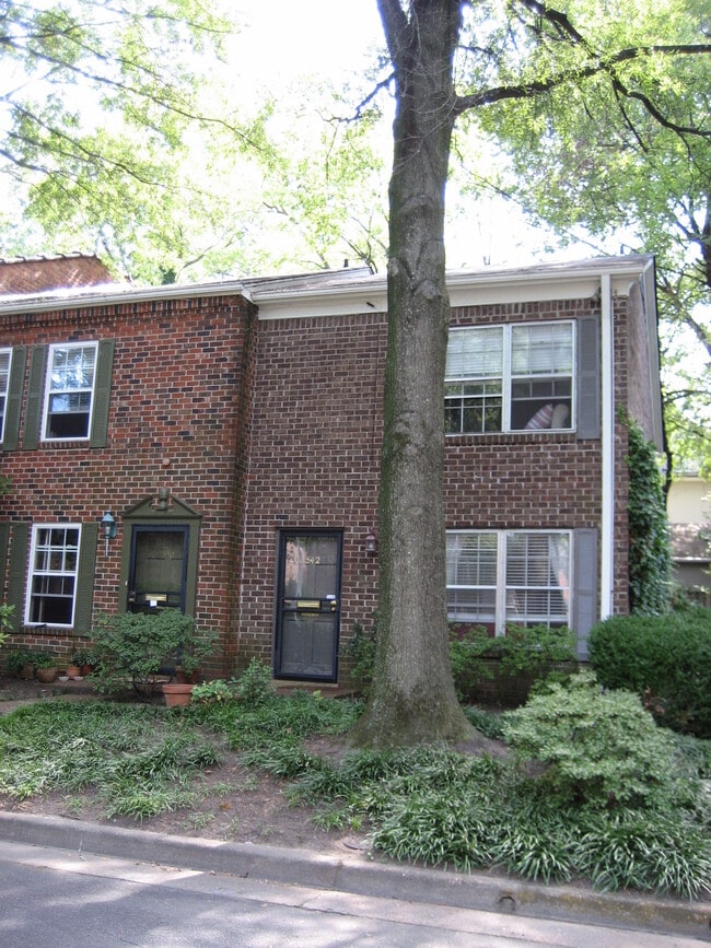 end unit townhome - 542 Peabody Sq Casa Adosada