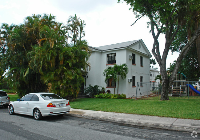 120 N Palmway - 120 N Palmway Apartments