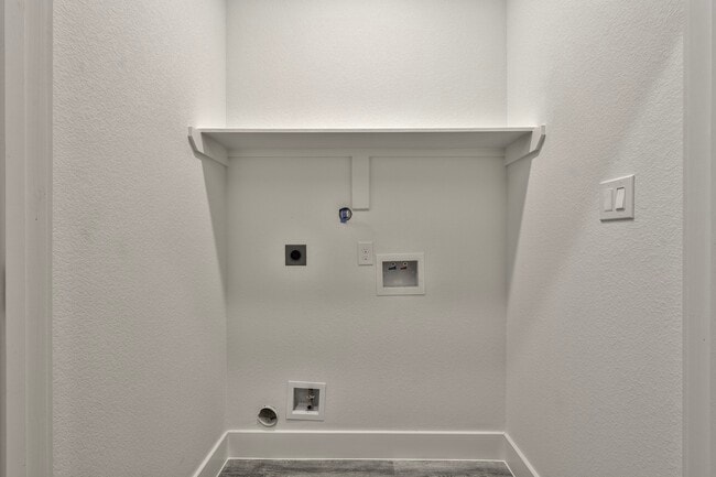 Photo - 7811 Sandra St