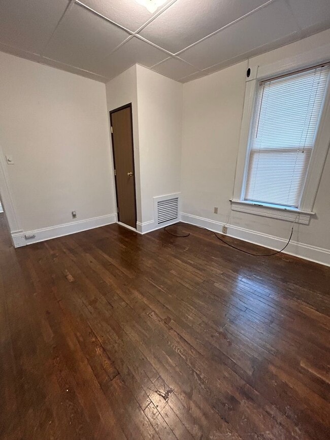 Building Photo - One Bedroom Apartment on the Northside Unit 9