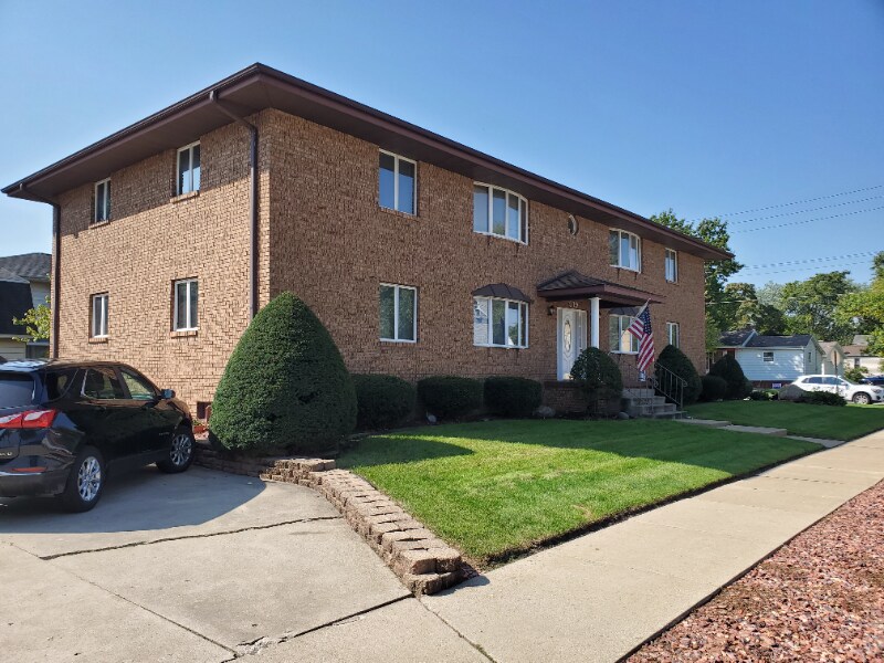Photo - 519 W Superior St Apartment Unit 2
