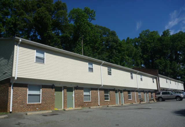 Photo - 300 Holly Cir Apartments