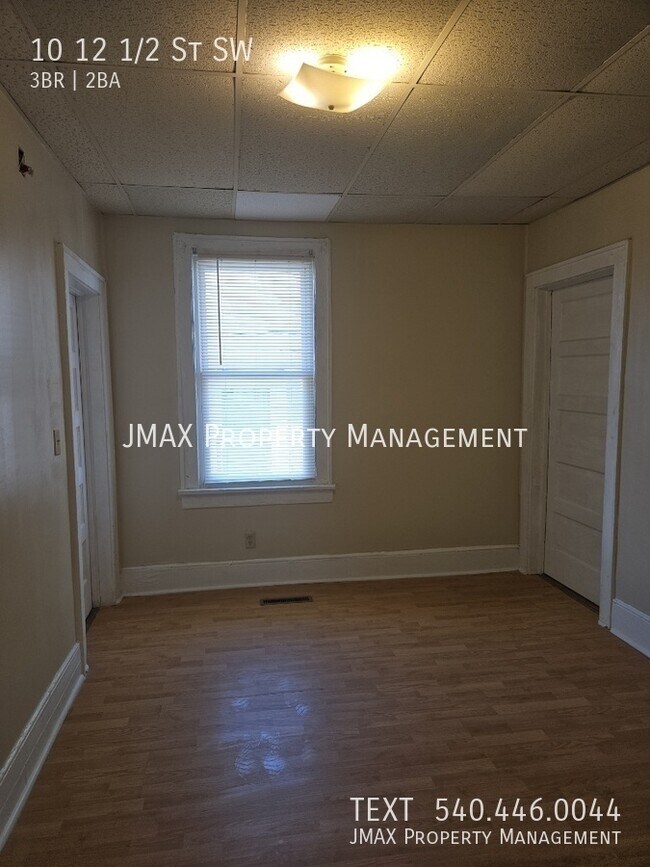 Photo - 10-12 1/2 12 1/2 St