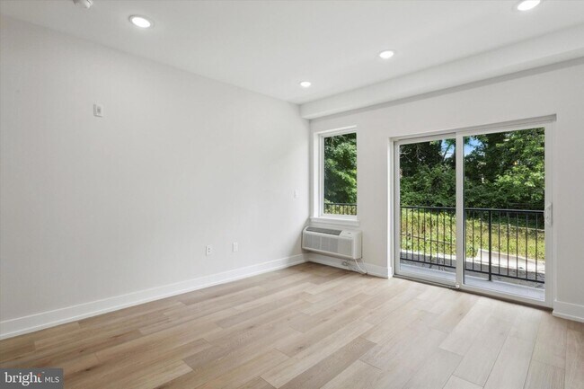 Photo - 401 E Walnut Ln Unit 204