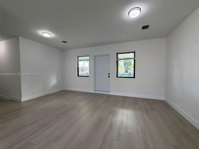 Photo - 2100 SW 6th St