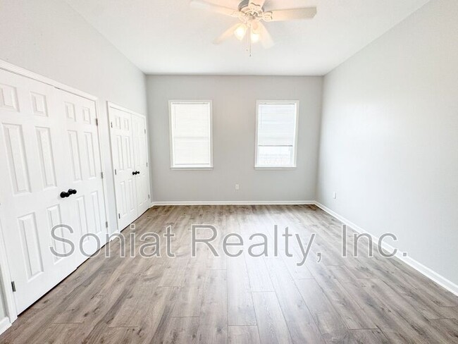 Photo - 9000 Edinburgh St