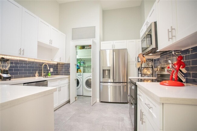 Photo - 523 Leslie Dr