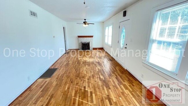 Photo - Charming 2 Bedroom, 1 Bathroom home in Ind...