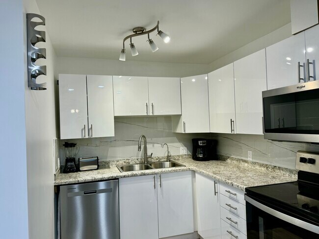 Photo - 622 SE 2nd Ave Unidad Seashell 5