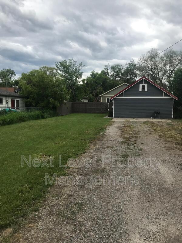 Photo - 735 7th Ave E