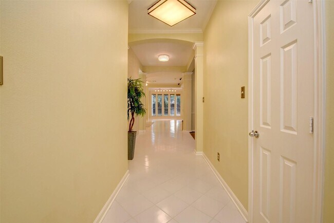 Photo - 635 Avery Dr