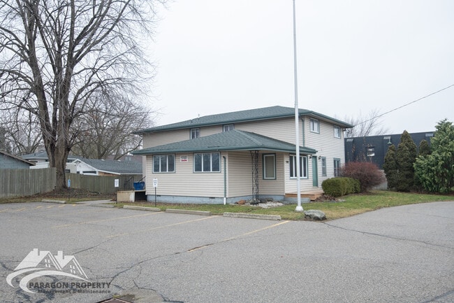 Building Photo - 196 Grand Ave W Unit 1