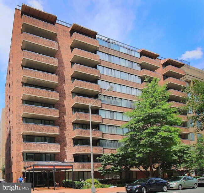 Building Photo - 1140 23rd St NW Unit 105 Rental