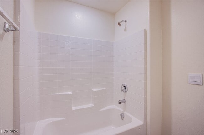 Building Photo - 4949 Fern Mesa Ave