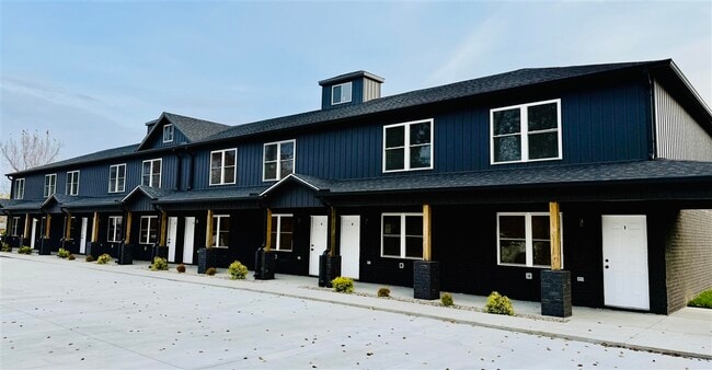 Building Photo - 913 W 9th St